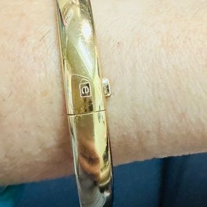 ENewton hinged bangle bracelet